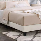 Ensemble de chambre Findlay 2 pièces, lit tapissé 3D moelleux avec table de chevet