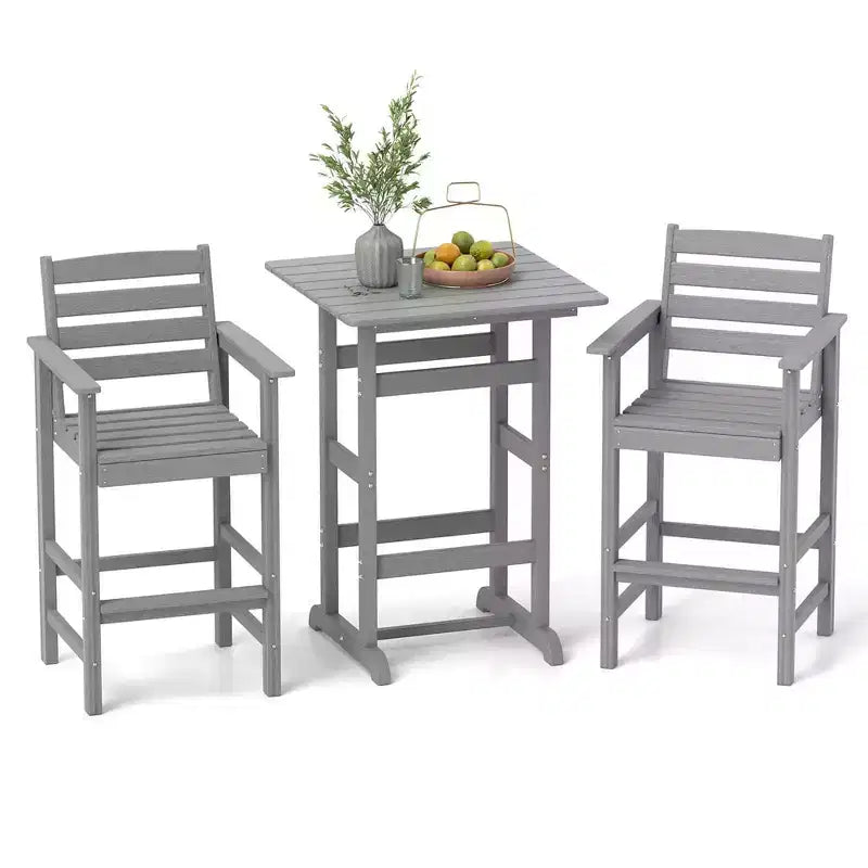 Ensemble de bar 3 pièces Costway pour terrasse, chaises de bar en PEHD avec table haute carrée, repose-pieds et dossier Bleu marine/Gris/Marron/Noir