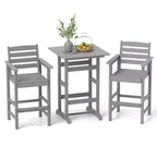 Ensemble de bar 3 pièces Costway pour terrasse, chaises de bar en PEHD avec table haute carrée, repose-pieds et dossier Bleu marine/Gris/Marron/Noir