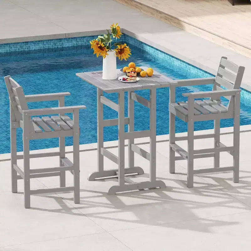 Ensemble de bar 3 pièces Costway pour terrasse, chaises de bar en PEHD avec table haute carrée, repose-pieds et dossier Bleu marine/Gris/Marron/Noir