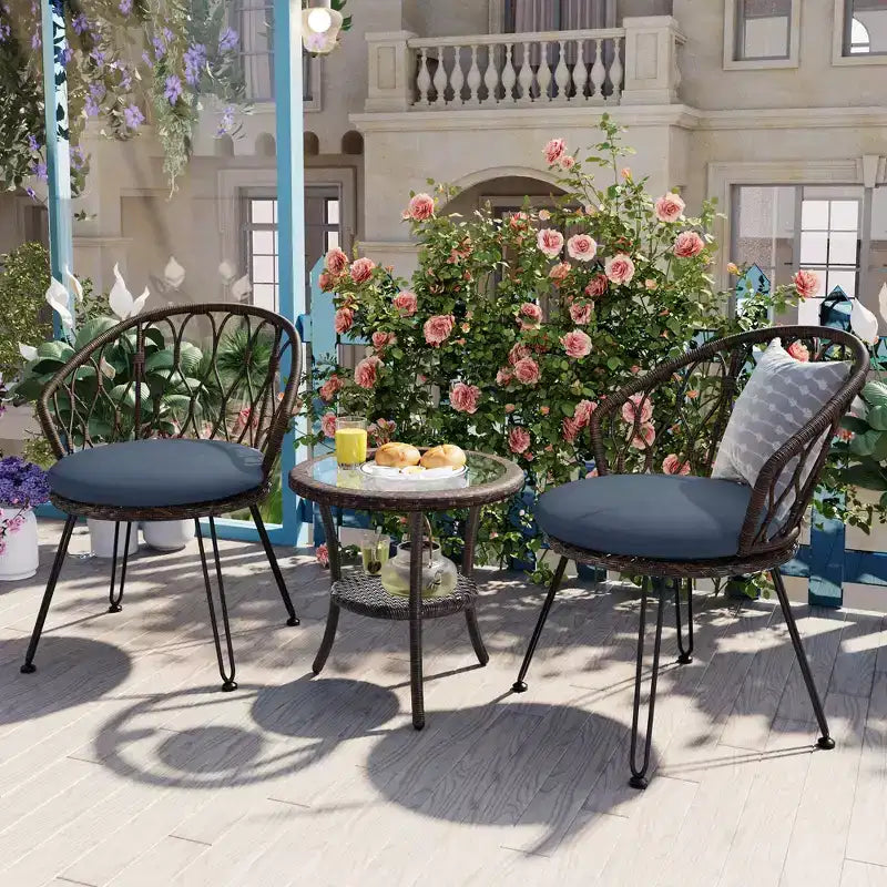 Ensemble de loisirs d'extérieur Whisen, 2 fauteuils individuels en rotin avec une table ronde en verre, idéal pour les patios, balcons et cours.