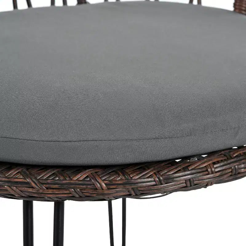 Ensemble de loisirs d'extérieur Whisen, 2 fauteuils individuels en rotin avec une table ronde en verre, idéal pour les patios, balcons et cours.