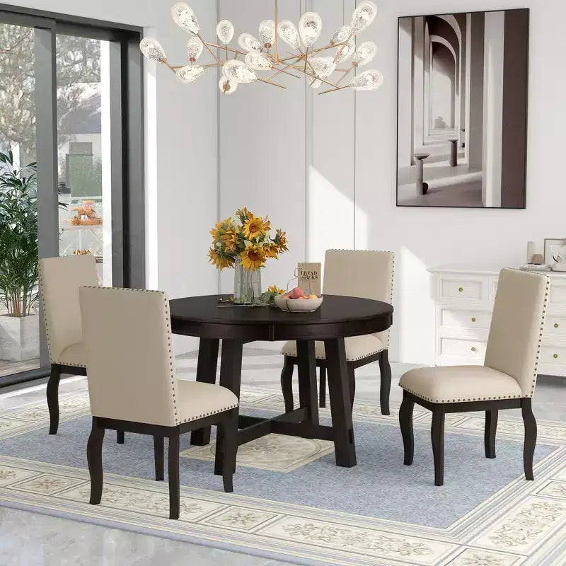 Ensemble de salle à manger 5 pièces Dana de GDFStudio avec table ronde extensible et chaises rembourrées