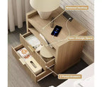 Table de chevet cannelée de 24 pouces de large avec station de recharge, 2 tiroirs, étagère ouverte, table de chevet en bois naturel, table d'appoint moderne du milieu du siècle pour chambre à coucher