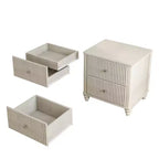 Ensemble de chambre à coucher 3 pièces, lit queen/king size et 2 tables de chevet cannelées avec tiroirs de rangement - ModernLuxe
