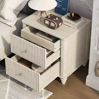 Ensemble de chambre à coucher 3 pièces, lit queen/king size et 2 tables de chevet cannelées avec tiroirs de rangement - ModernLuxe