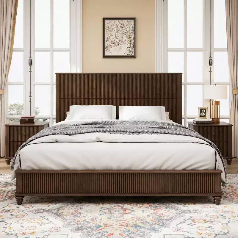 Ensemble de chambre à coucher 3 pièces, lit queen/king size et 2 tables de chevet cannelées avec tiroirs de rangement - ModernLuxe