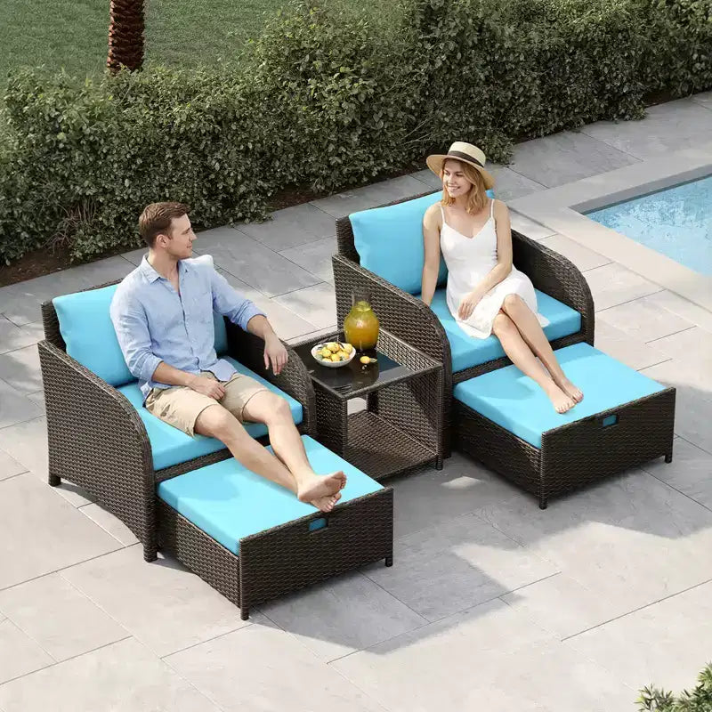 Salon de jardin 5 pièces en osier, avec table basse en verre trempé, fauteuils avec poufs et coussins pour jardin et terrasse.