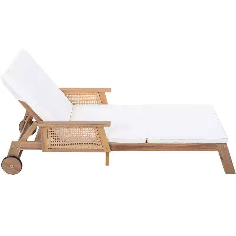 Christopher Knight Home Sakura Ensemble moderne 3 pièces avec bain de soleil en acacia et table à lattes avec accoudoirs en osier