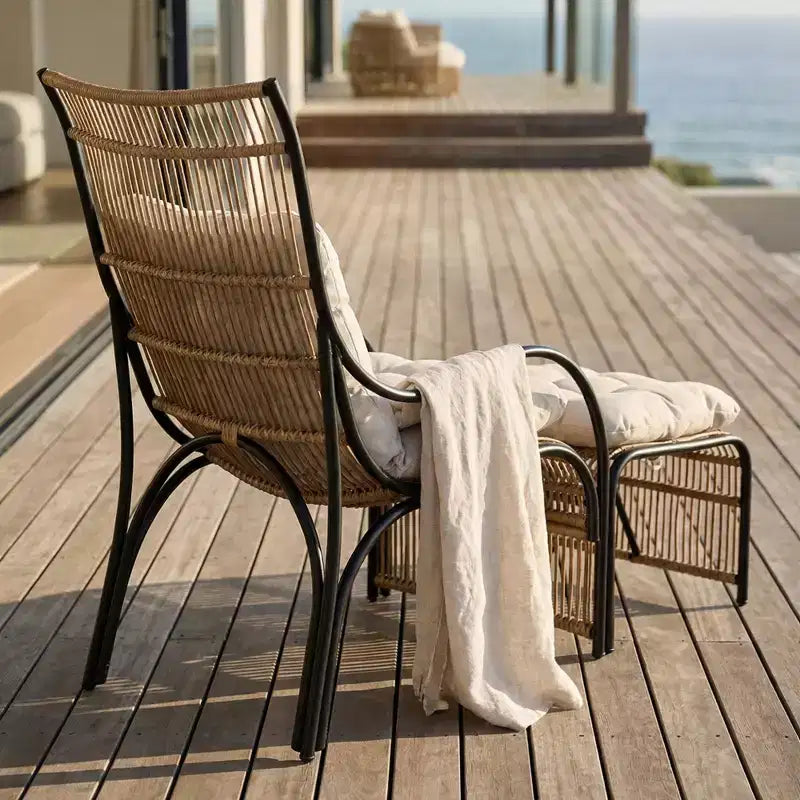 Ensemble de mobilier de jardin 3 pièces avec ottoman et table d'appoint, fauteuil en osier avec coussins pour terrasse, balcon et jardin, beige naturel