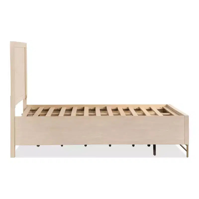 HOMES: Inside + Out Ensemble de chambre à coucher 3 pièces King Riverstone Mid-Century Modern avec 2 tables de chevet Noyer