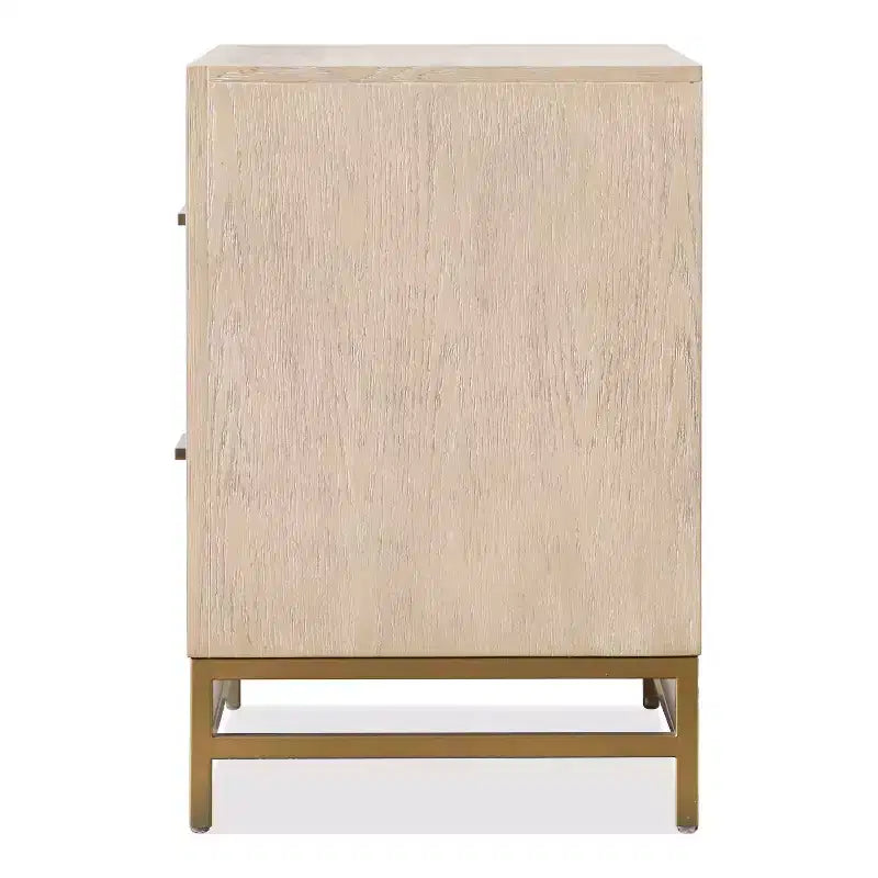 HOMES: Inside + Out Ensemble de chambre à coucher 3 pièces King Riverstone Mid-Century Modern avec 2 tables de chevet Noyer