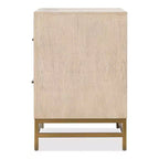 HOMES: Inside + Out Ensemble de chambre à coucher 3 pièces King Riverstone Mid-Century Modern avec 2 tables de chevet Noyer