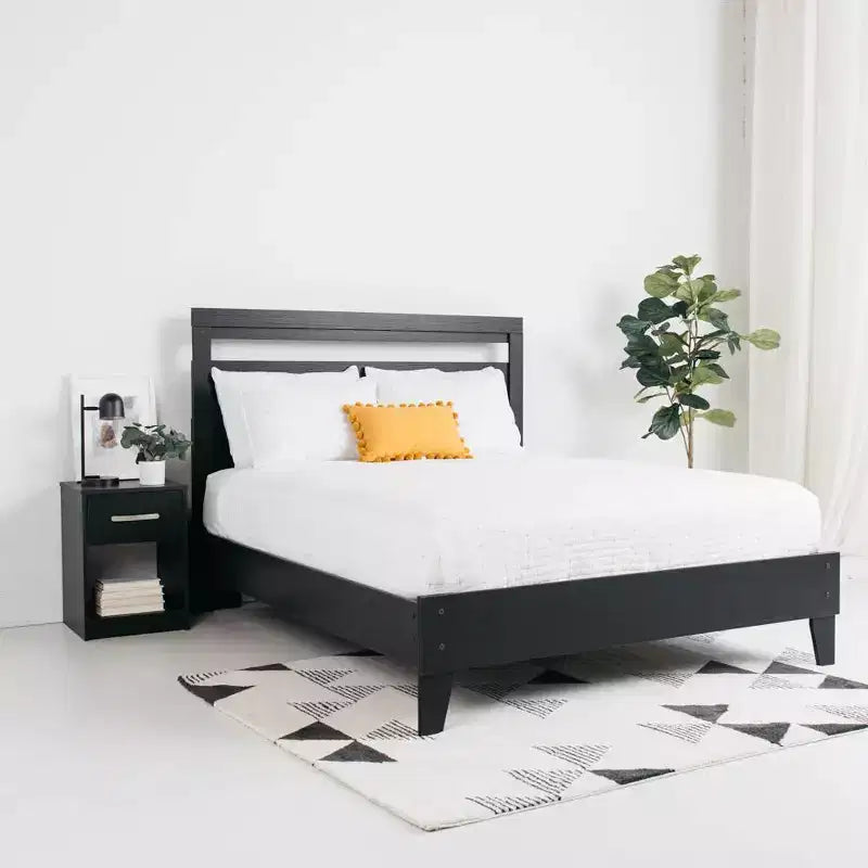 Lit plateforme Finch noir : Style moderne, cadre en MDF, pas besoin de sommier tapissier