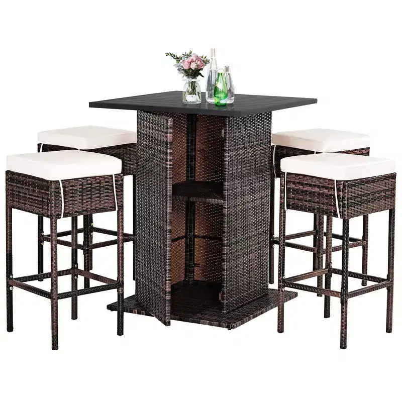 Costway Table de bar 5 pièces en rotin pour terrasse avec tabourets et étagère de rangement cachée, coussinée